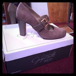 SOLD Mary Jane round closed toe heels